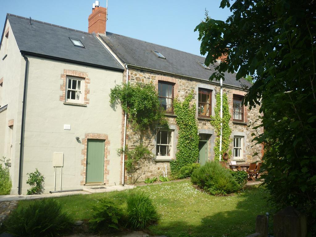 Tabor House B&B Fishguard Exterior photo