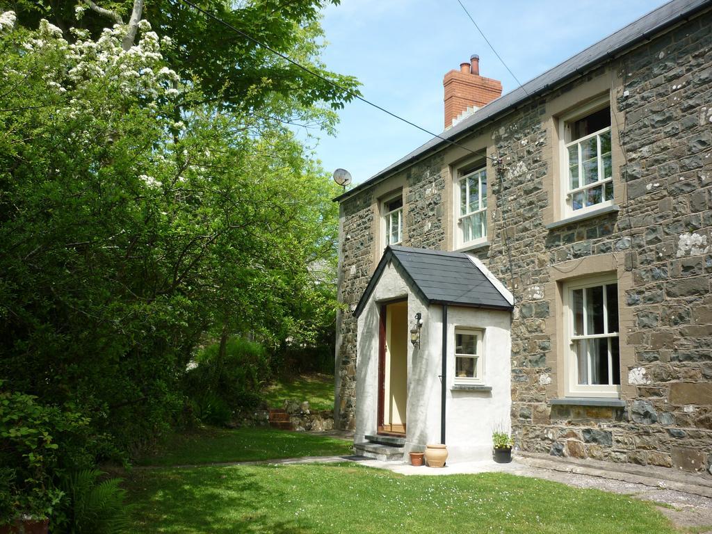 Tabor House B&B Fishguard Exterior photo