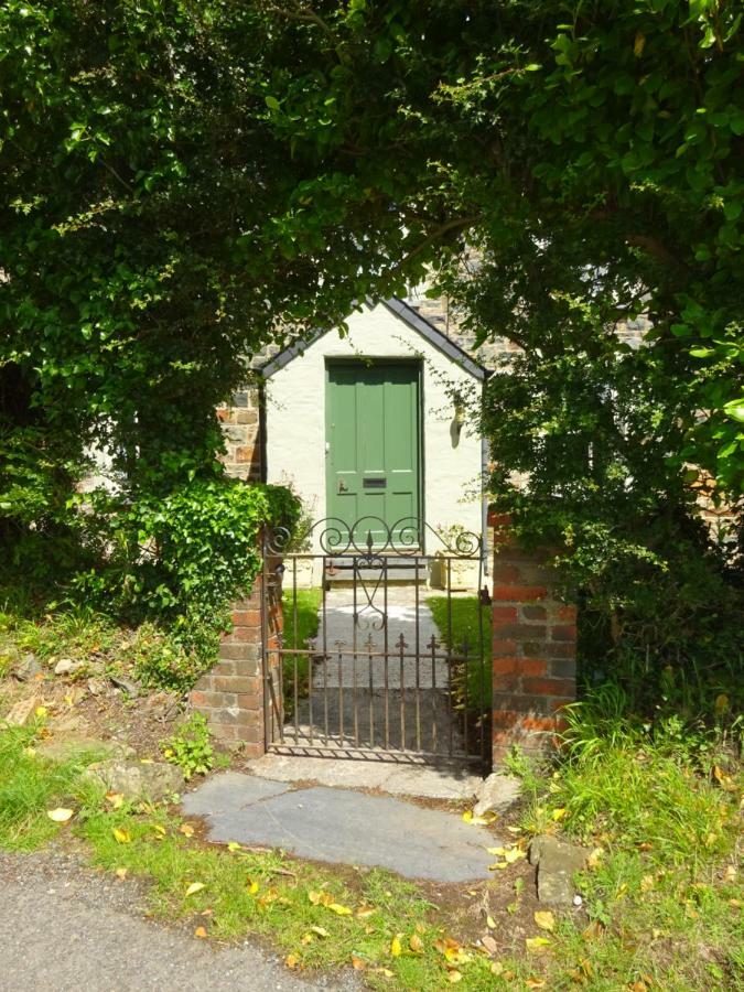 Tabor House B&B Fishguard Exterior photo